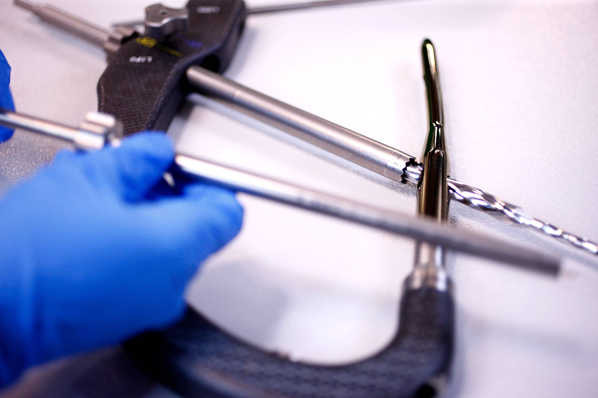 image contrôle gabarit clou FTDM polissage finition et traitement dispositifs médicaux