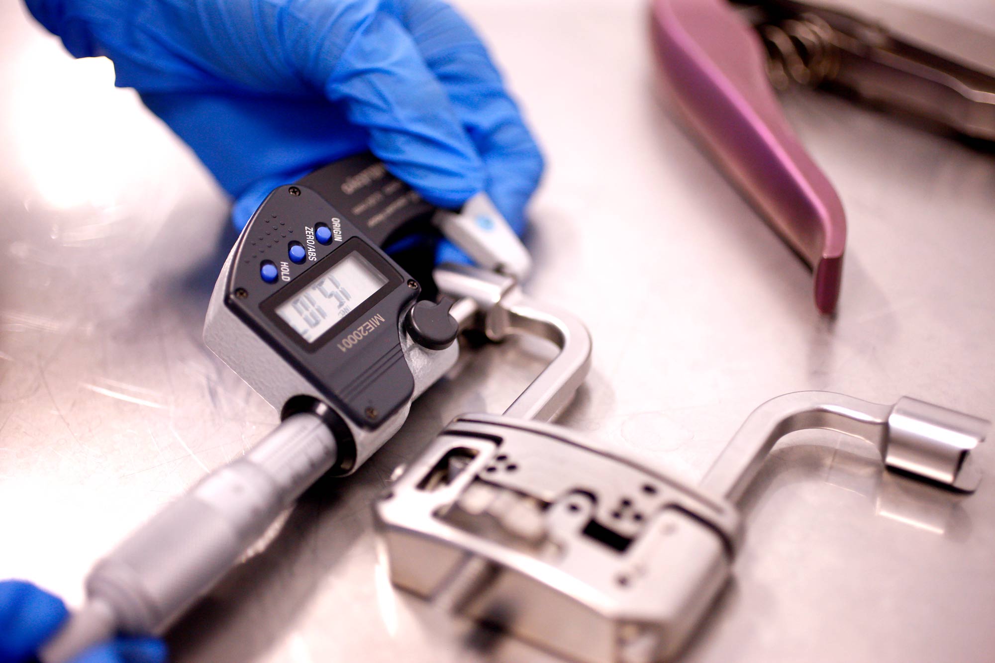image contrôle FTDM polissage finition et traitement dispositifs médicaux