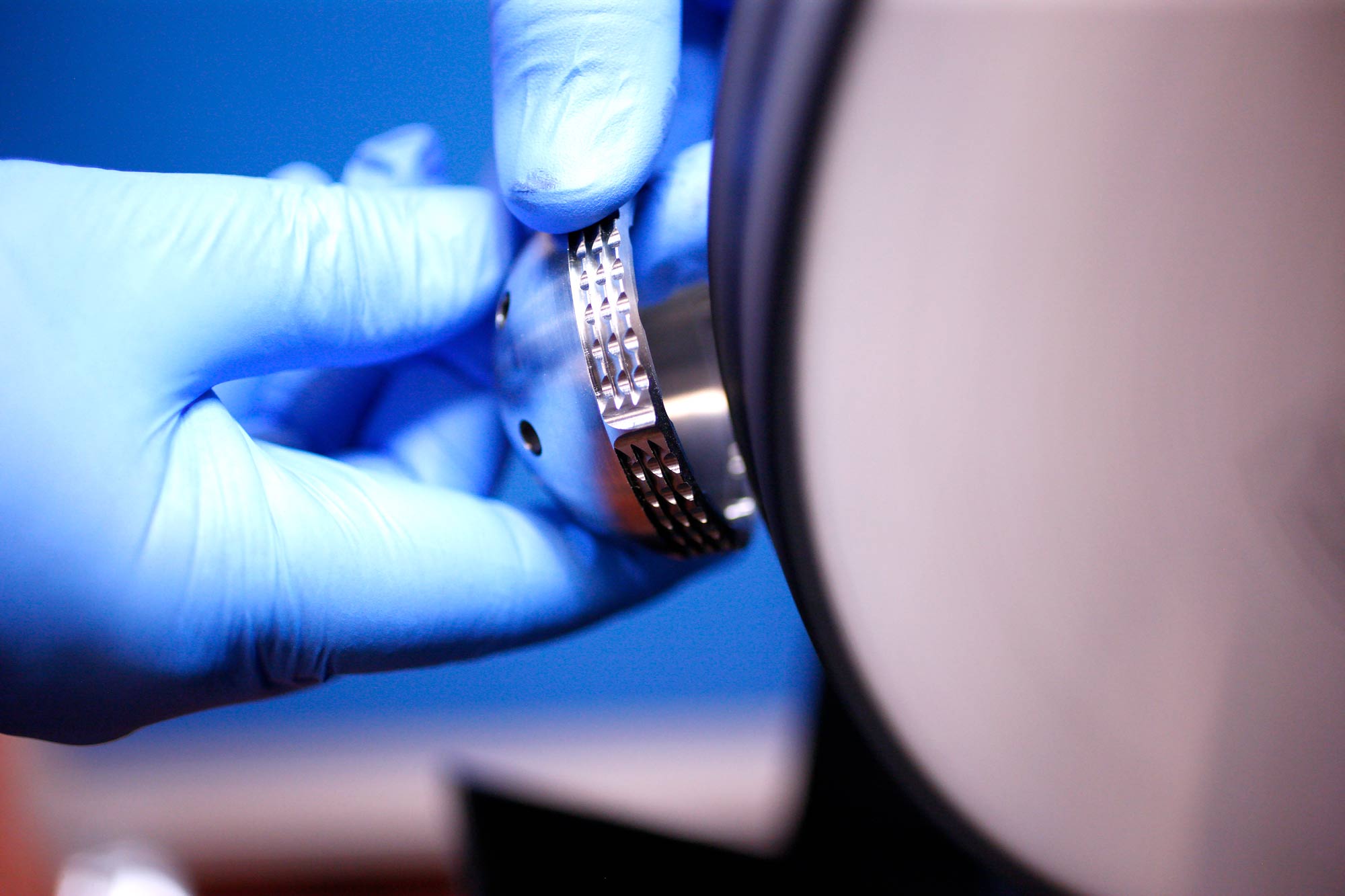 image polissage cupule FTDM polissage finition et traitement dispositifs médicaux